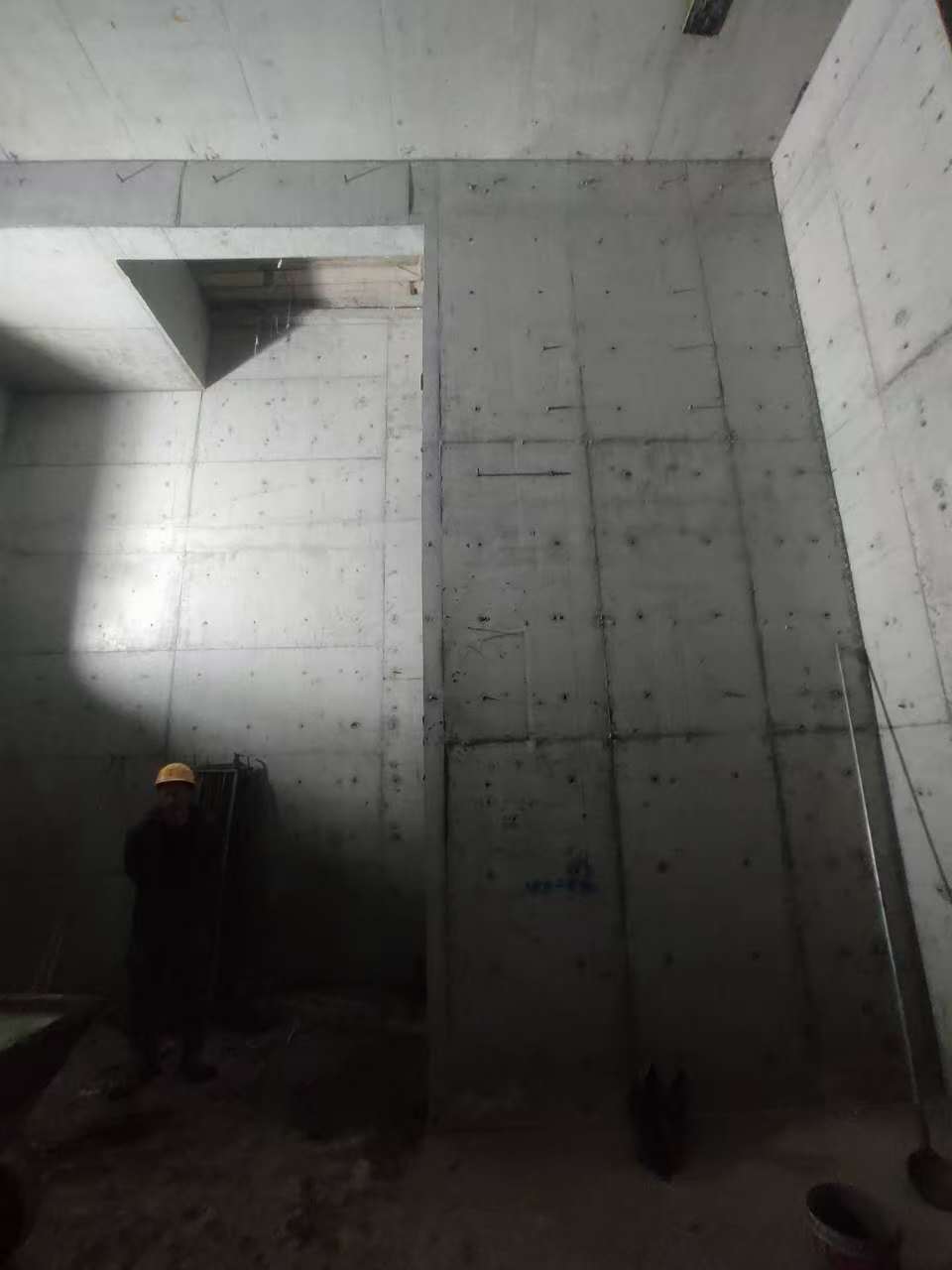 白茅湖农场墙上开槽钢筋断了有影响吗